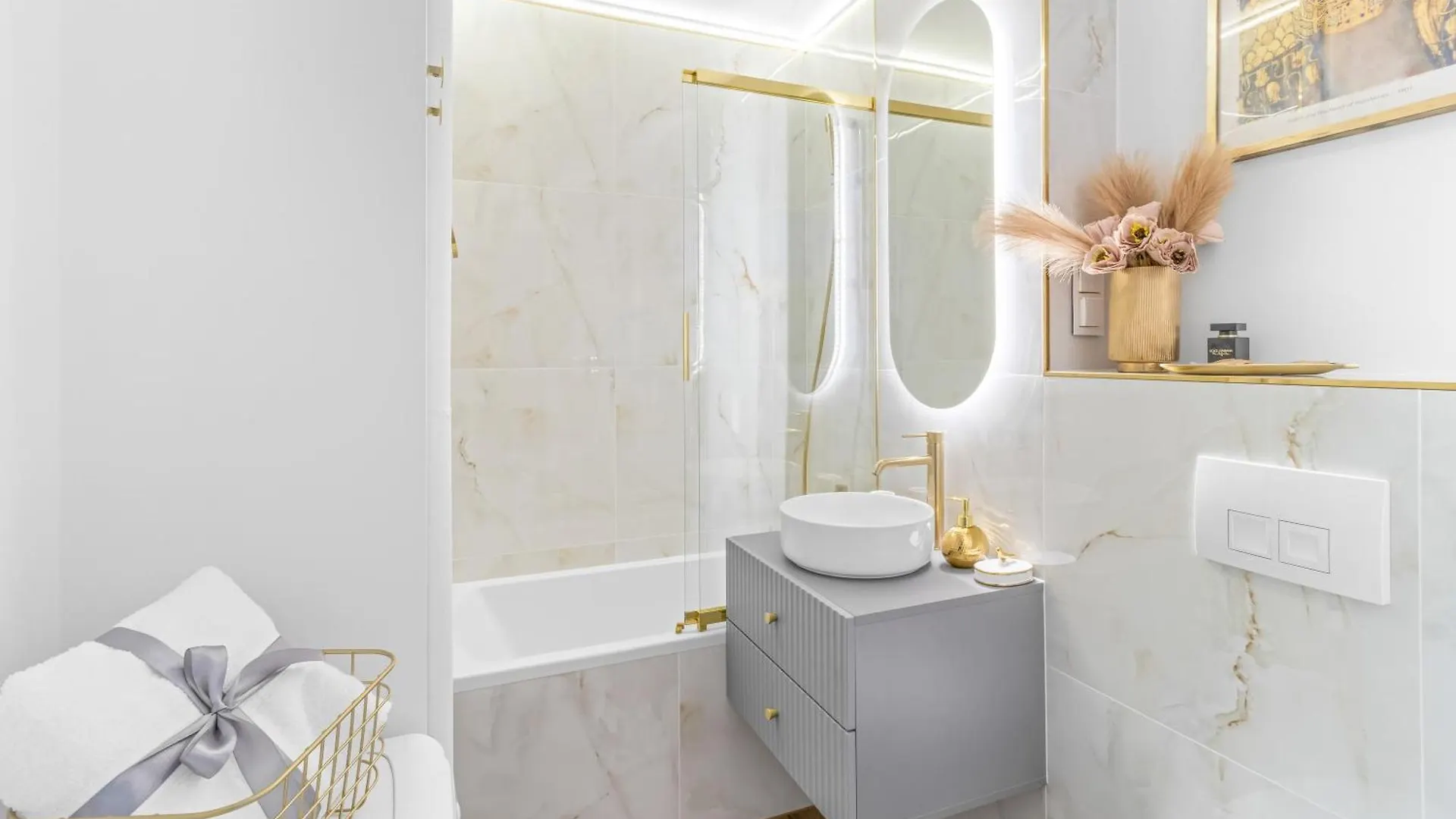 Elegant Studio For Two In The City Centre Metro Rondo Onz Warsaw 0*,