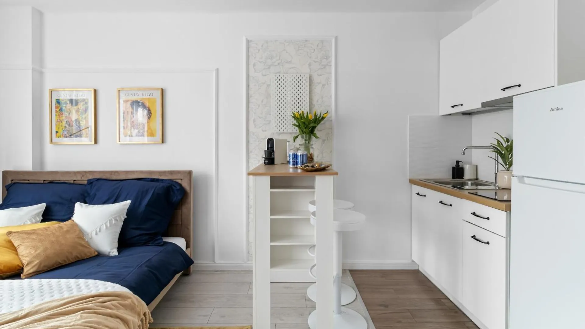 Elegant Studio For Two In The City Centre Metro Rondo Onz Warsaw 0*,  Poland